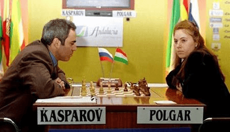 Judit Polgar faz o GAMBITO DO REI contra o Campeão Mundial de Xadrez 