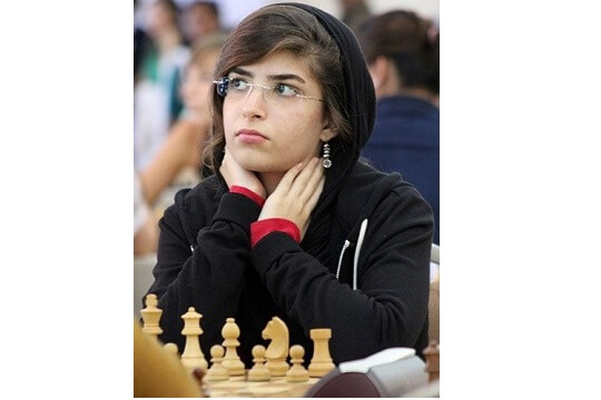 Mulher iraniana compete em torneio de xadrez sem hijab, Mundo