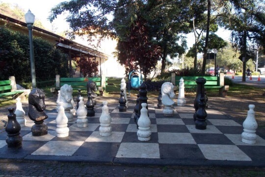 Tabuleiro sem as peças – Foto de Xadrez Gigante Recebe Melhorias, Poços de  Caldas - Tripadvisor