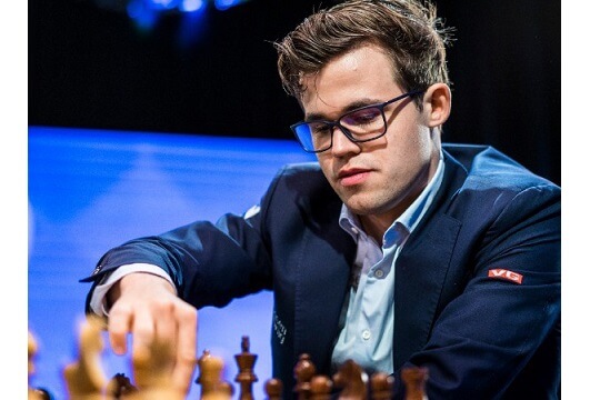 Carlsen busca sua primeira vitória na Copa do Mundo 