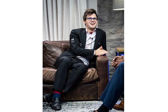 Champions Showdown: Magnus Carlsen Massacra Ding Liren