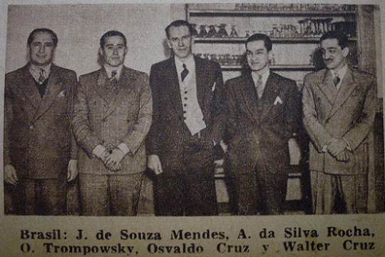 Peão Isolado Xadrez Podcast - ♟️ A DRAMÁTICA OLIMPÍADA DE XADREZ DE 1939 Em  1939, Buenos Aires sediou a 8ª edição da Olimpíada de Xadrez, a primeira  realizada fora da Europa. O