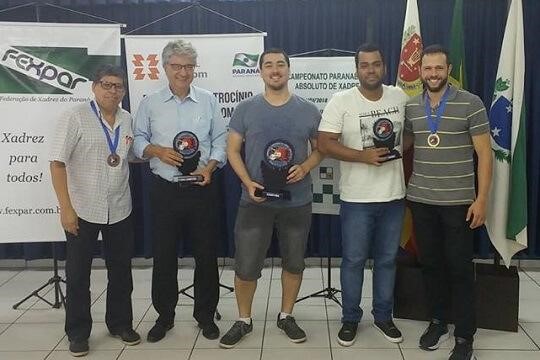 Estudante-atleta paranaense é convocado em primeiro lugar para disputar  mundial de Xadrez - FEXPAR - Federação de Xadrez do Paraná