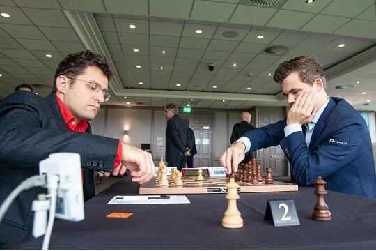 Carlsen e Nakamura compartilham o título no Xadrez 960