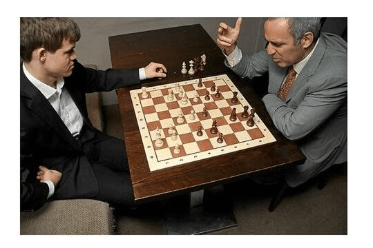 Carlsen e Kasparov analisando