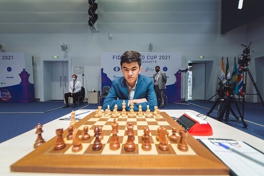 Magnus Carlsen vence Praggnanandhaa e é campeão mundial de xadrez