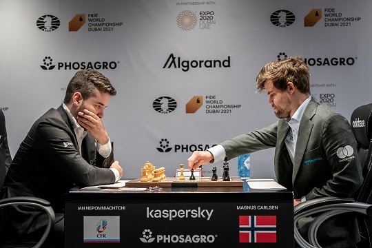 Magnus Carlsen revalida título mundial de xadrez ante Nepomniachtchi