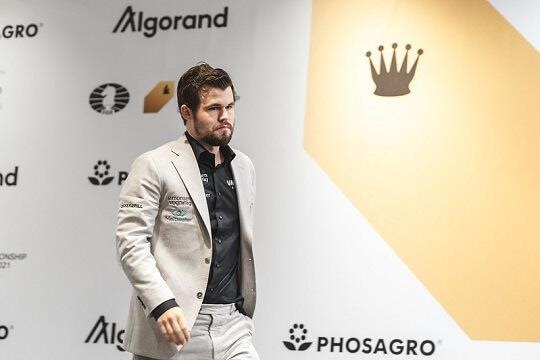 Rafael Leitão on X: É oficial! Magnus Carlsen não vai jogar o match pelo  Campeonato Mundial. Deixe sua sugestão de nova profissão pra ele. A minha:  gerente de futebol do Botafogo, seu time de coração. / X