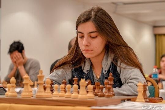 Xadrez é arte - Juliana Terao 🇧🇷 vs Júlia Alboredo